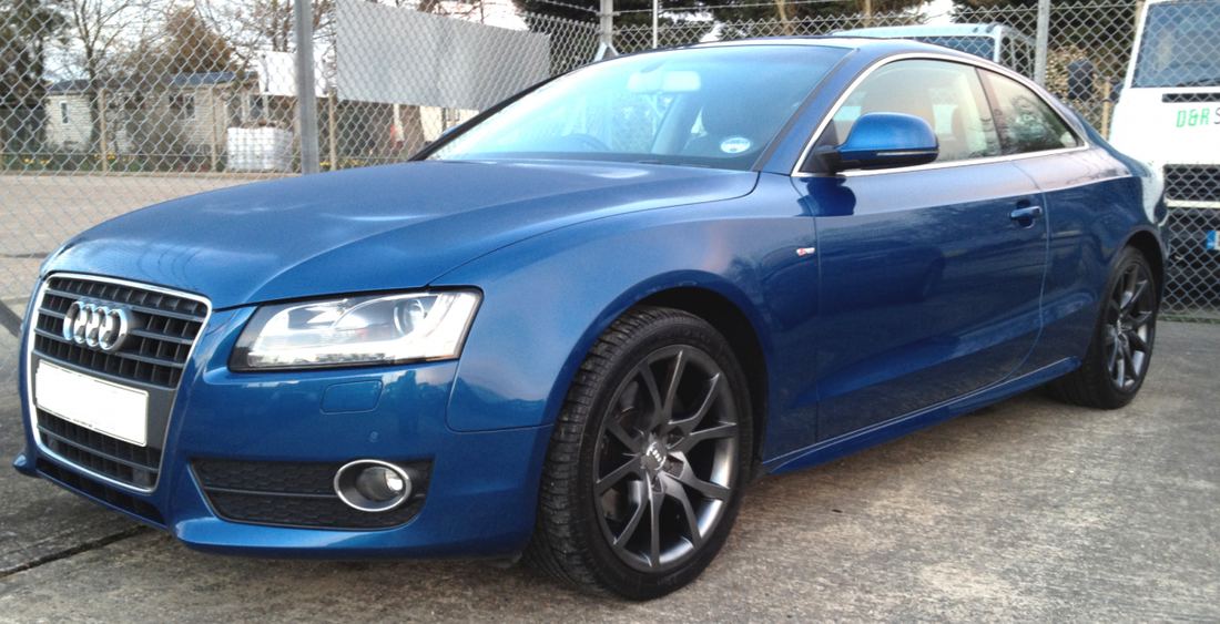 Audi A5 alloy wheel refurbished in a bespoke colour