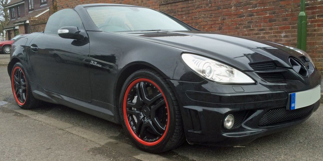 Mercedes alloy wheel refurbished in a bespoke colour