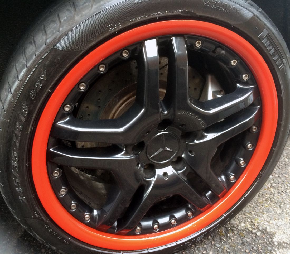Mercedes alloy wheel refurbished in a bespoke colour