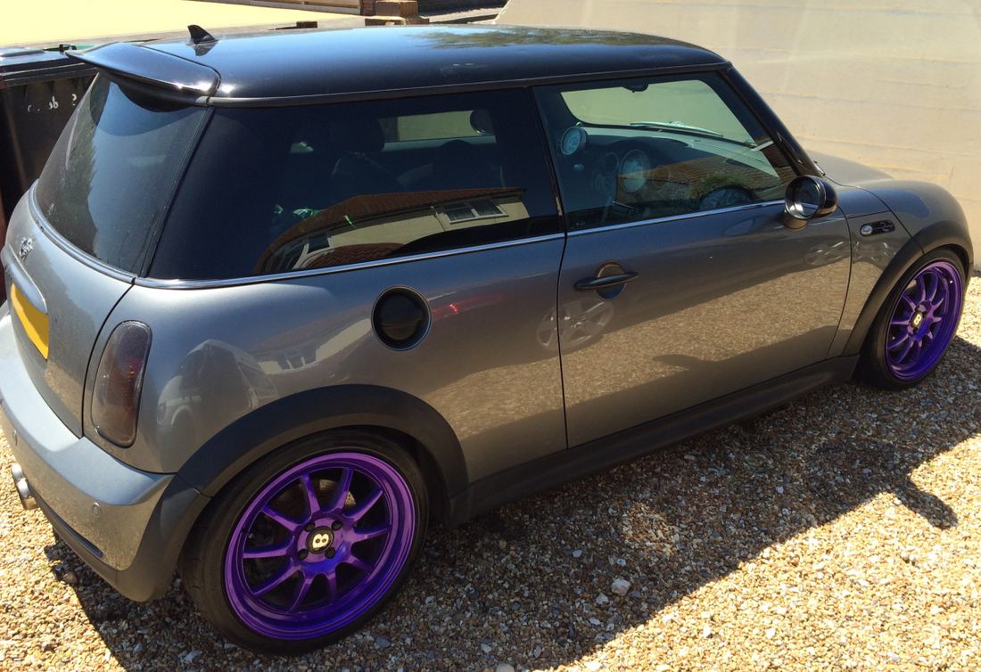 Mini alloy wheel refurbished in a bespoke colour