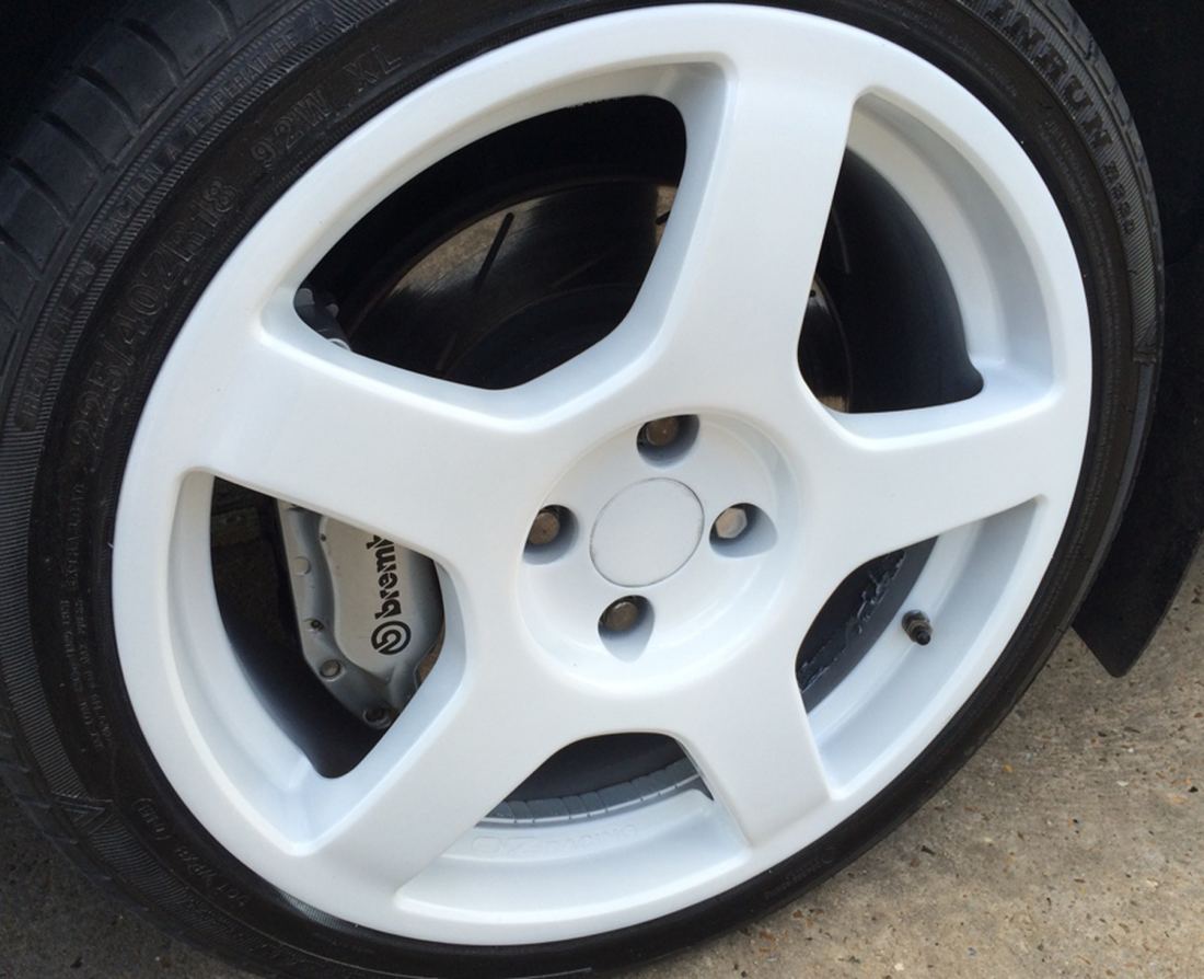 Ford Focus alloy wheel refurbished in a solid colour