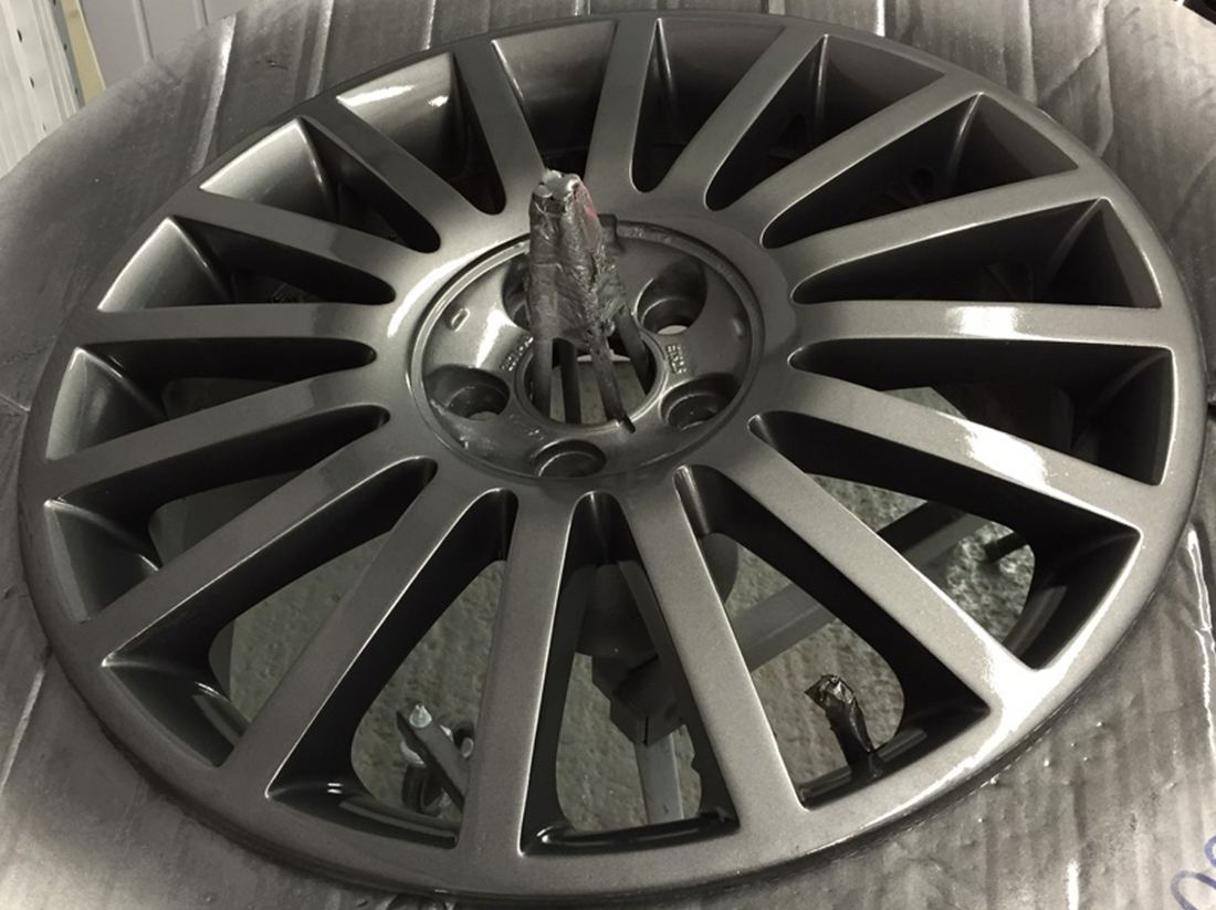 Ford Focus ST220 alloy wheel refurbished in gunmetal
