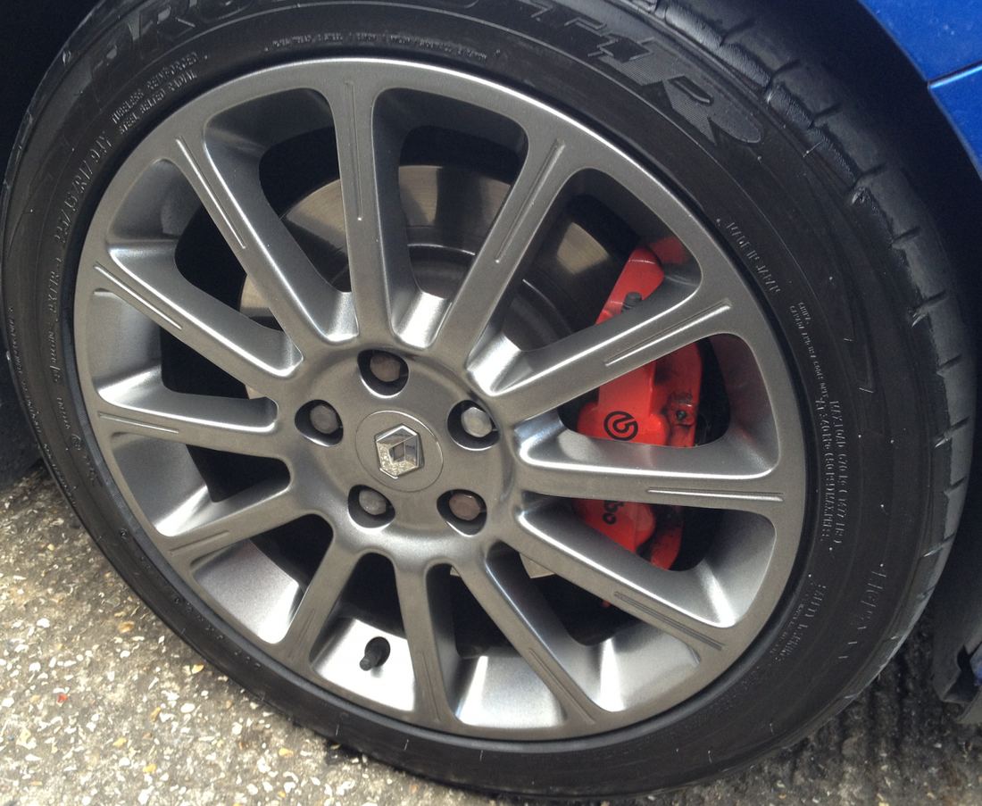 Renault Clio alloy wheel refurbished in gunmetal