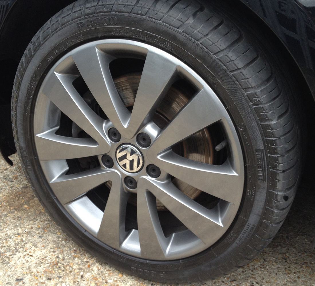 Volkswagen Golf alloy wheel refurbished in gunmetal
