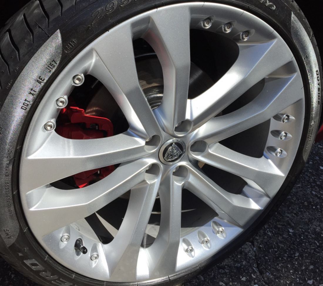 Jaguar alloy wheel refurbished in silver